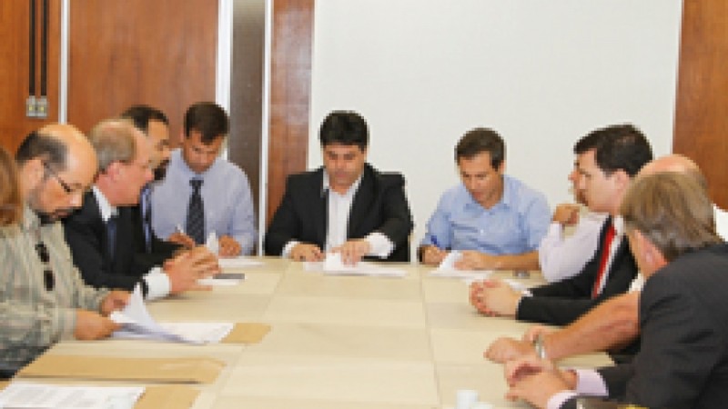 Assinatura de contrato para cursos de qualificação profissional